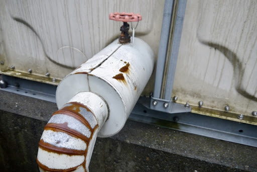水道管が破裂した際の修理費用と復旧作業にかかる時間を解説