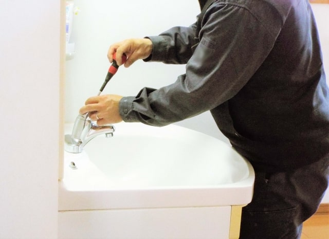自分でできる洗面所の水漏れ修理方法