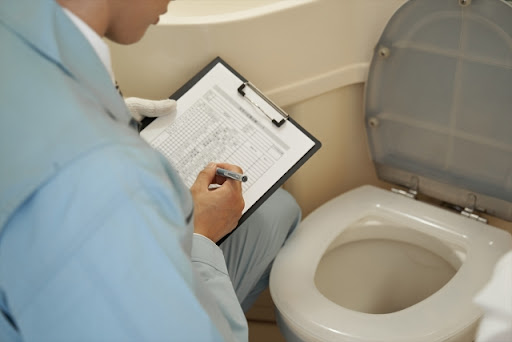 トイレの水漏れトラブルは水道修理業者に依頼するのが確実