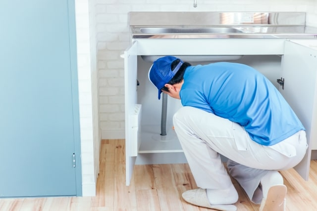 簡単にできるキッチンの床から水漏れ修理方法