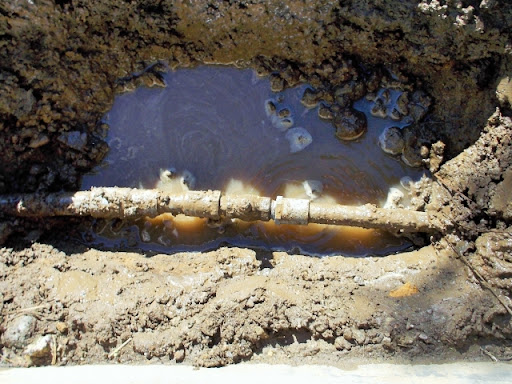 地中の水道管から水漏れが発生する原因