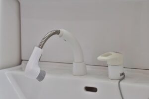 シャワーホースや水栓が古い場合は全交換するべき理由