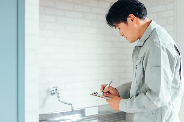自分で対処できないときは水道修理業者に相談しよう