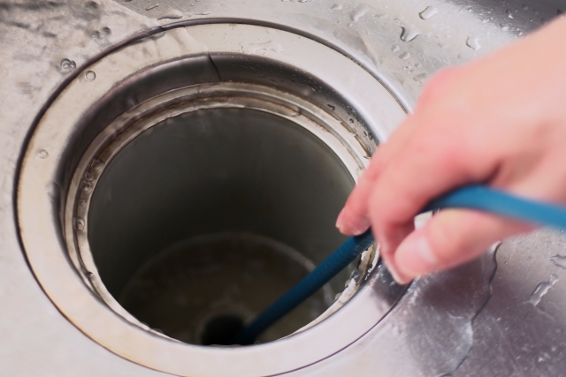 【道具を使用する】排水管の定期的なつまり対策