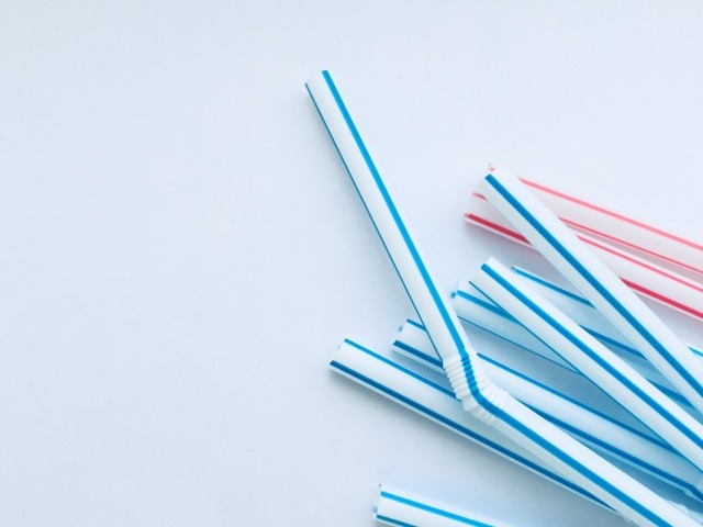 排水口の詰まりをストローで解消できるって本当?